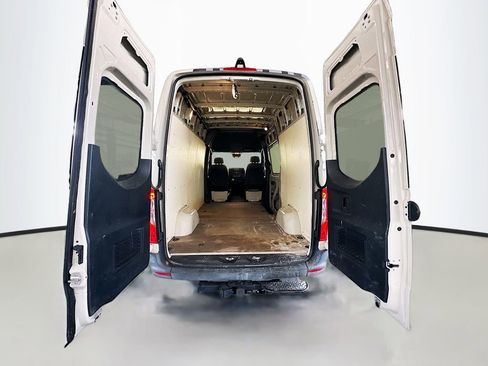 Used 2019 Freightliner Sprinter 144 RWD image 29