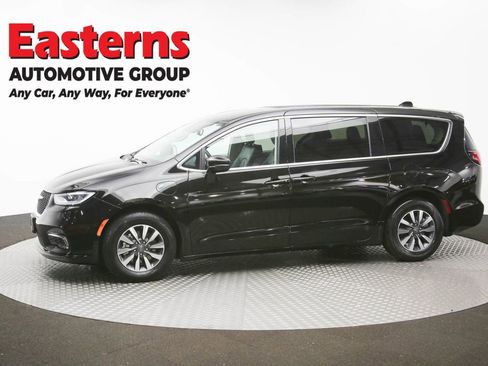 Used 2024 Chrysler Pacifica Limited FWD image 59