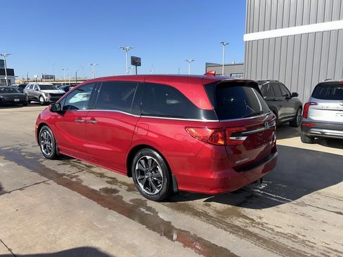 Used 2022 Honda Odyssey Elite image 2
