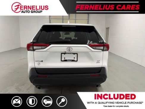 Used 2024 Toyota RAV4 LE AWD/4WD image 7
