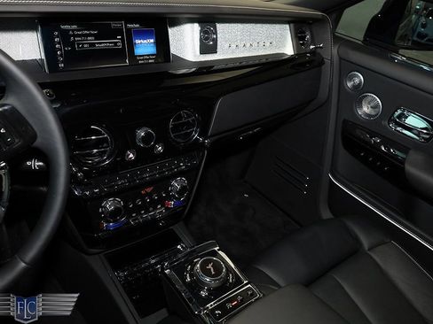Used 2022 Rolls-Royce Phantom Sedan RWD image 37