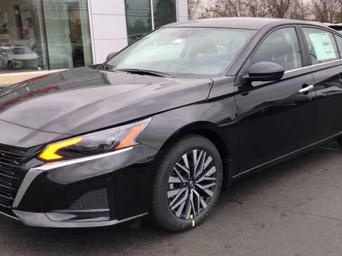 New 2025 Nissan Altima 2.5 SV image 4