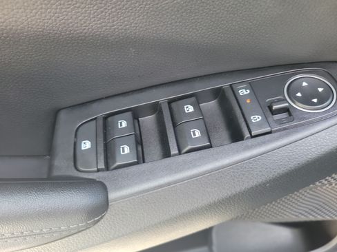 Used 2025 Kia Seltos S FWD image 19