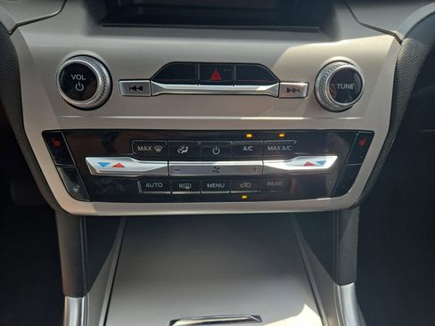 Certified 2022 Ford Explorer XLT w/ Equipment Group 202A image 20