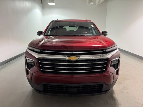 Used 2026 Chevrolet Traverse LT FWD image 2