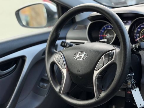 Used 2013 Hyundai Elantra FWD image 17