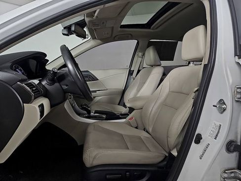 Used 2017 Honda Accord Touring image 13