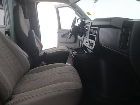 Used 2018 Chevrolet Express 4500 w/ Power Convenience Package RWD image 19