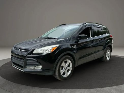 Used 2016 Ford Escape SE w/ Equipment Group 201A image 3