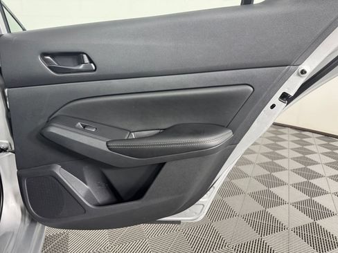 Used 2025 Nissan Altima 2.5 SV FWD image 28