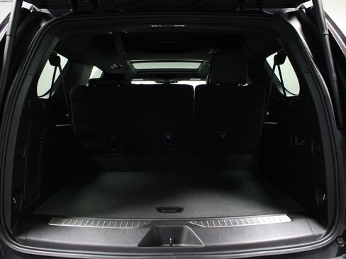 Used 2021 Chevrolet Suburban Premier AWD/4WD image 15