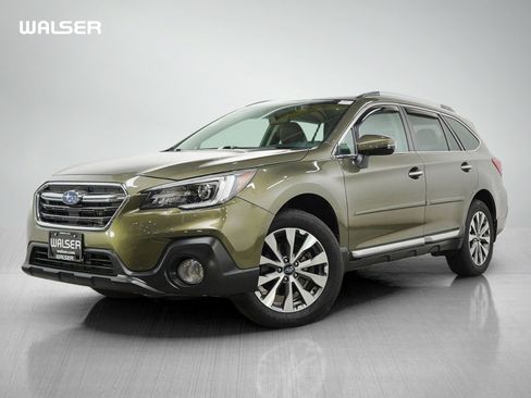 Used 2018 Subaru Outback 2.5i Touring AWD/4WD image 1