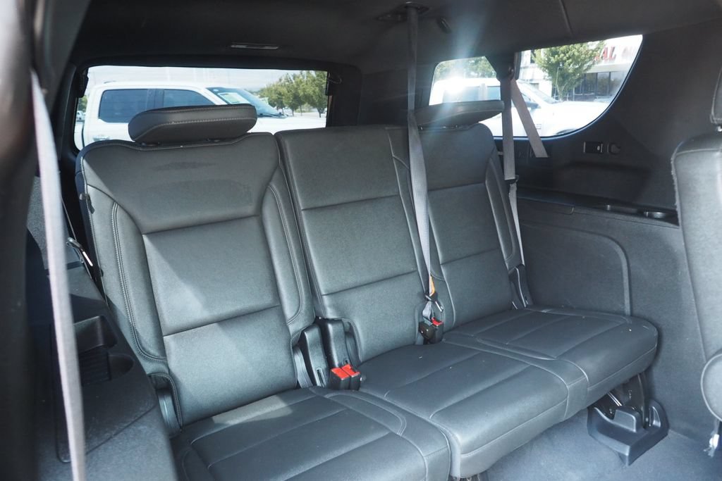 Used 2024 Chevrolet Suburban Z71 w/ Luxury Package AWD/4WD image 20