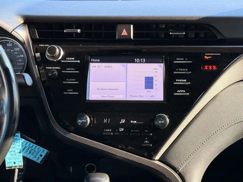 Used 2020 Toyota Camry SE image 28