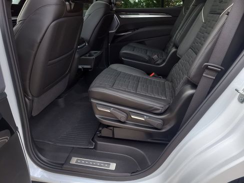Used 2026 Cadillac Escalade V w/ LPO, ONYX Package AWD/4WD image 9