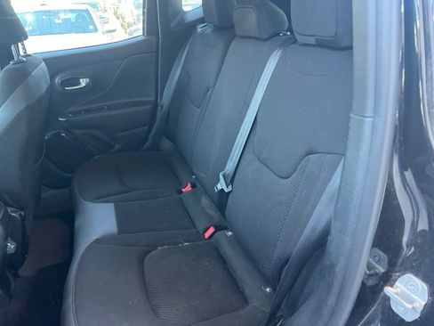 Used 2019 Jeep Renegade Altitude w/ Quick Order Package 2XM FWD image 7