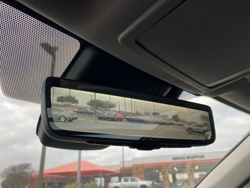 Used 2025 Toyota Highlander Platinum image 28