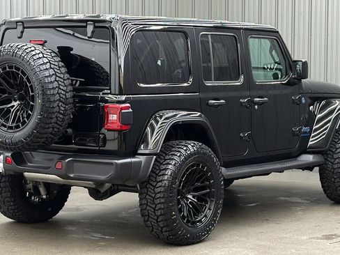 Used 2025 Jeep Wrangler Unlimited Sahara image 5