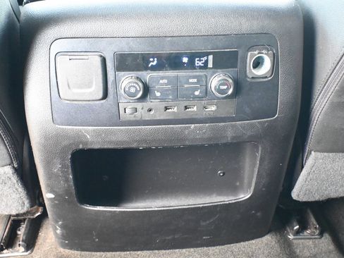 Used 2018 Chevrolet Tahoe Premier AWD/4WD image 27