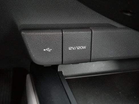 Certified 2020 Toyota Camry LE image 31