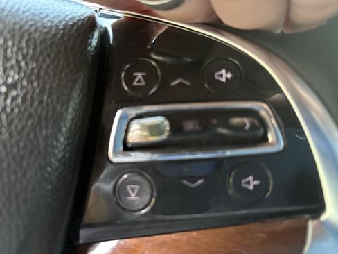 Used 2016 Cadillac Escalade ESV Luxury image 33