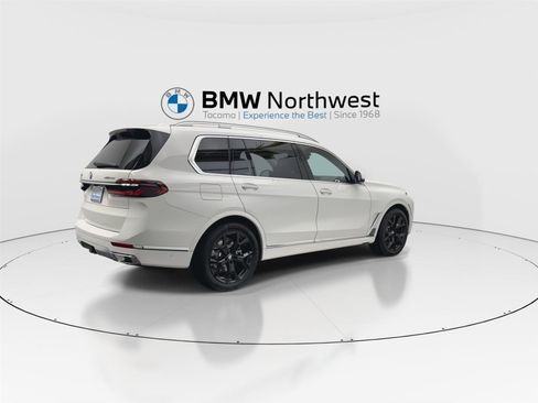 New 2026 BMW X7 xDrive40i w/ Premium Package image 3
