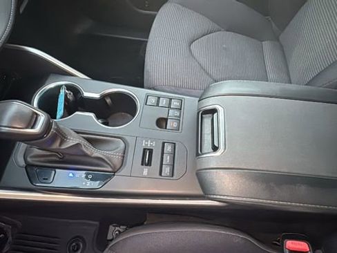 Used 2024 Toyota Highlander LE image 21