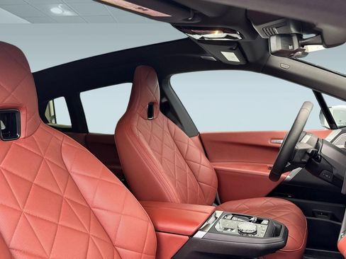 Used 2025 BMW iX M60 image 32