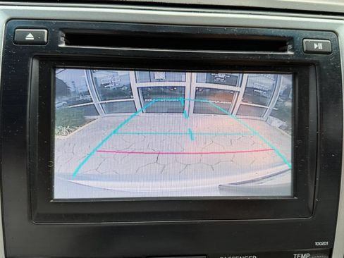 Used 2014 Toyota Camry LE FWD image 17