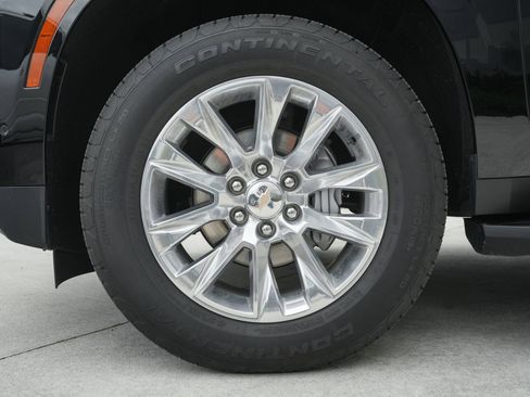 Used 2025 Chevrolet Suburban Premier image 32