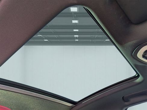 Used 2022 Porsche Macan image 16