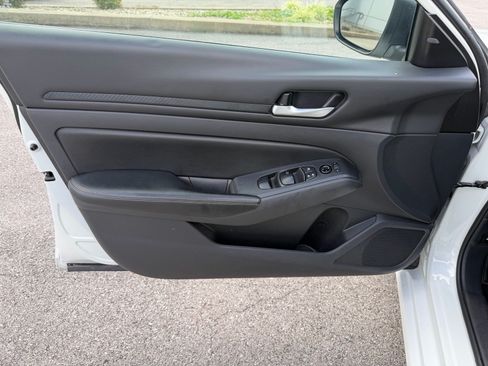 Used 2024 Nissan Altima 2.5 SV FWD image 24