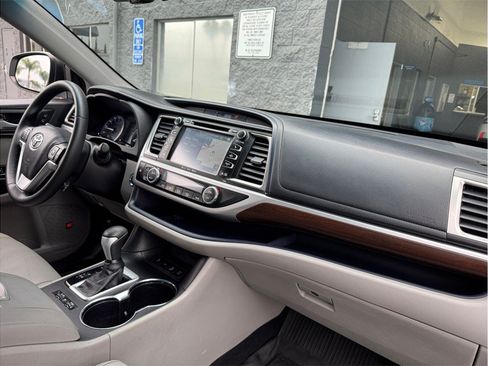 Used 2016 Toyota Highlander Limited AWD/4WD image 21
