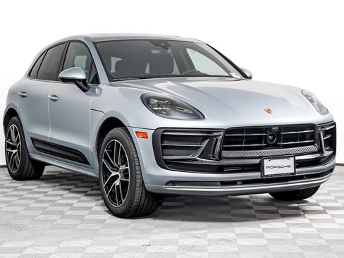 Certified 2025 Porsche Macan AWD/4WD image 8