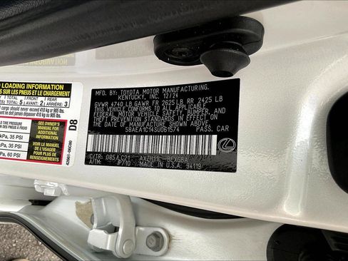 Used 2025 Lexus ES 300h w/ Luxury Package image 35