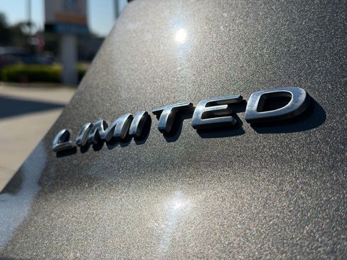 Used 2018 Ford Explorer Limited image 12