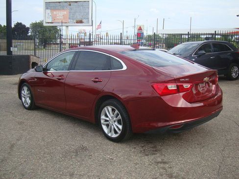 Used 2017 Chevrolet Malibu LT image 3