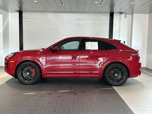 Used 2025 Porsche Cayenne GTS AWD/4WD image 2