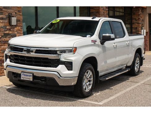 Used 2024 Chevrolet Silverado 1500 LT AWD/4WD image 7