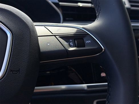 New 2025 Audi Q3 2.0T Premium image 10