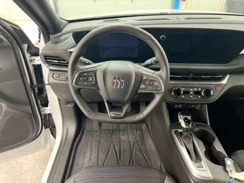 Used 2025 Buick Envista Preferred w/ Convenience I Package FWD image 19