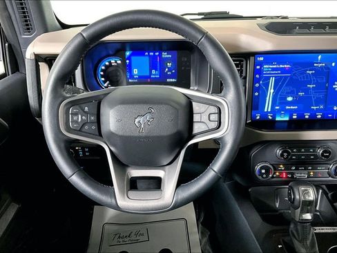 Used 2023 Ford Bronco Wildtrak image 5