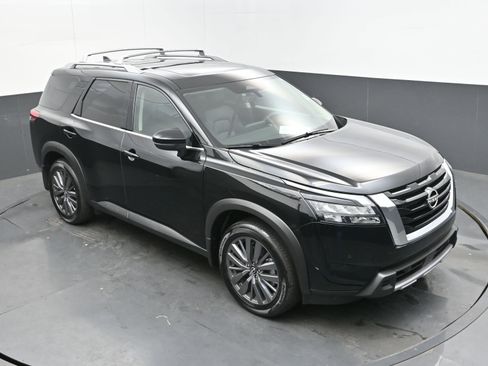 Used 2025 Nissan Pathfinder SL w/ SL Premium Package image 28