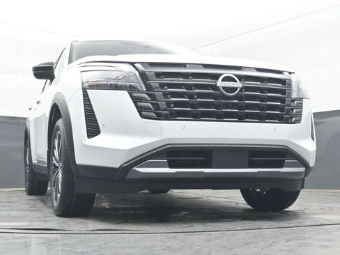 New 2026 Nissan Pathfinder Platinum FWD image 25