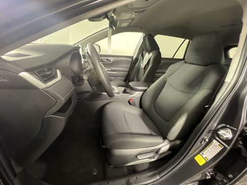 Used 2023 Toyota RAV4 LE FWD image 13