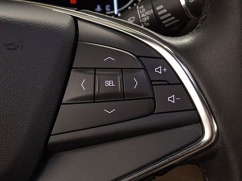 Used 2018 Cadillac XT5 AWD image 18