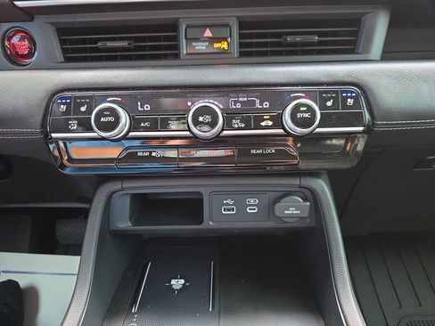 Used 2025 Honda Pilot Elite image 26