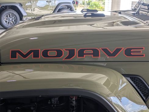 New 2025 Jeep Gladiator Mojave image 14