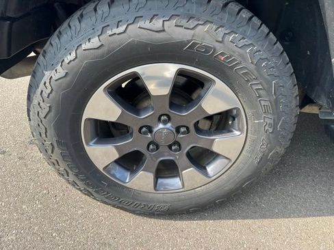 Used 2018 Jeep Wrangler Unlimited Sahara AWD/4WD image 4