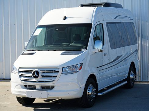 Used 2024 Mercedes-Benz Sprinter 2500 image 39